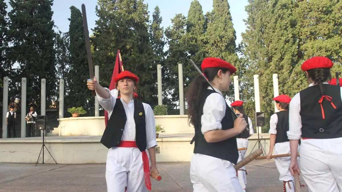 Exhibición de danzas en Cortes. 20-6-25 (26)