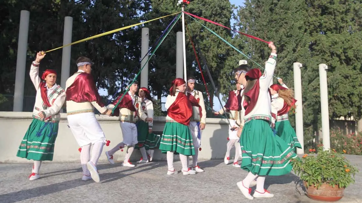 Exhibición de danzas en Cortes. 20-6-25 (28)