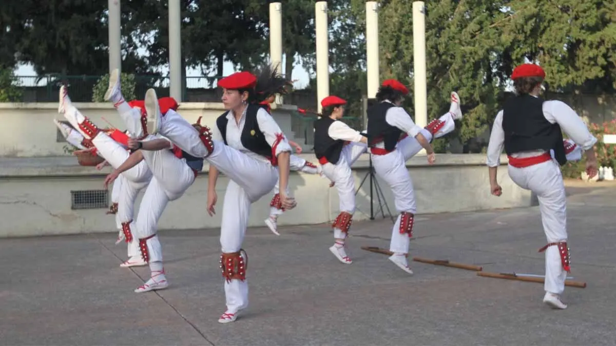Exhibición de danzas en Cortes. 20-6-25 (29)