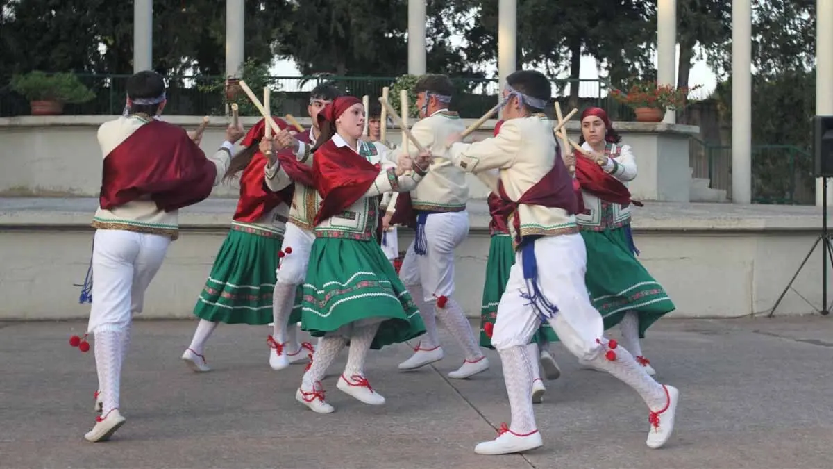 Exhibición de danzas en Cortes. 20-6-25 (30)