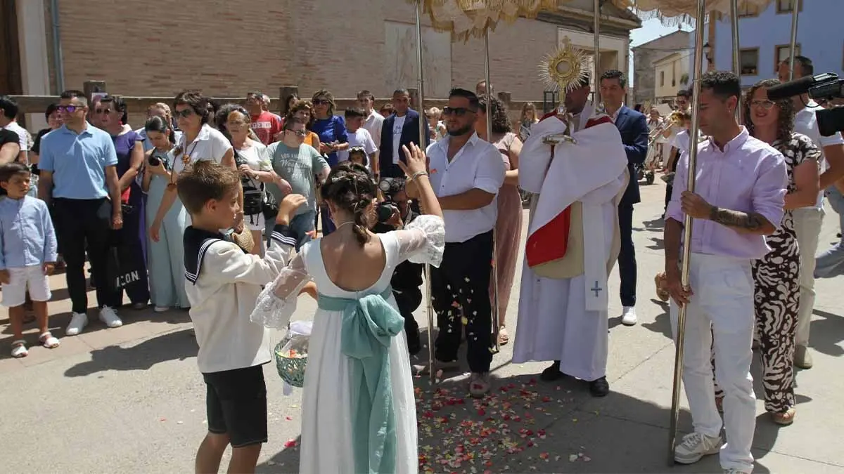 San Juan en Cortes -CORPUS- 22-6-25 (14)
