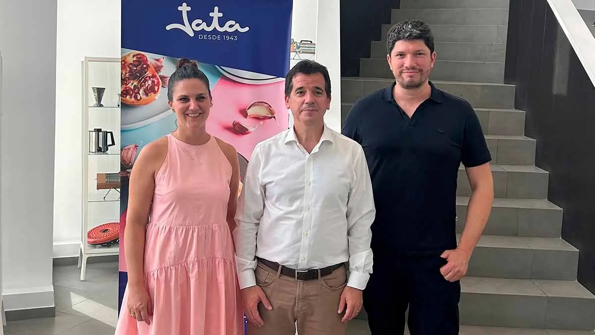 visita de mikel irujo a la empresa electrodomésticos jata