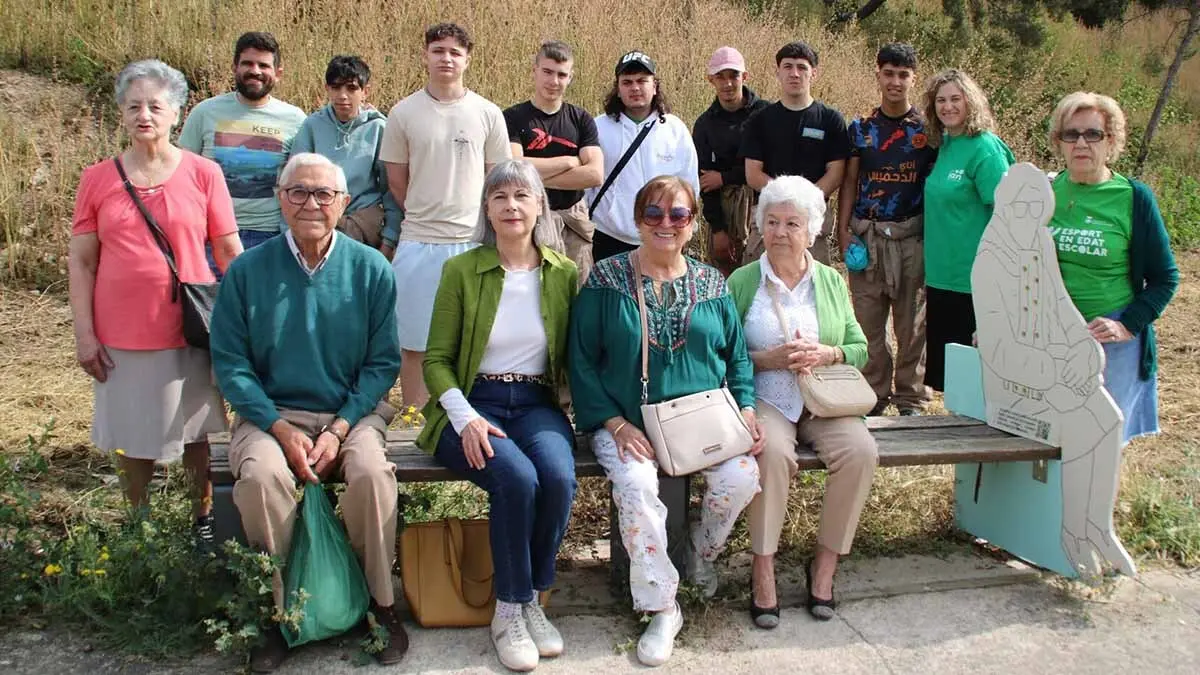 Personas mayores y alumnado implicados en el proyecto 'Memoria del Castillo'