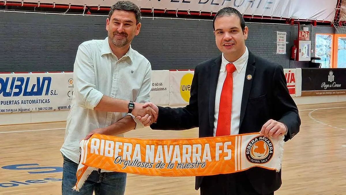 presentación de daniel ibañes como entrenador del ribera navarra fs