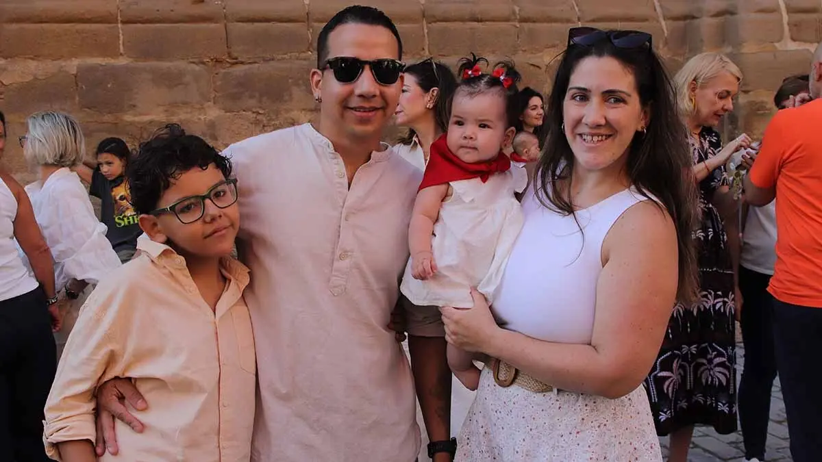 imposición del primer pañuelo de fiestas a los niños nacidos en 2024 (4)