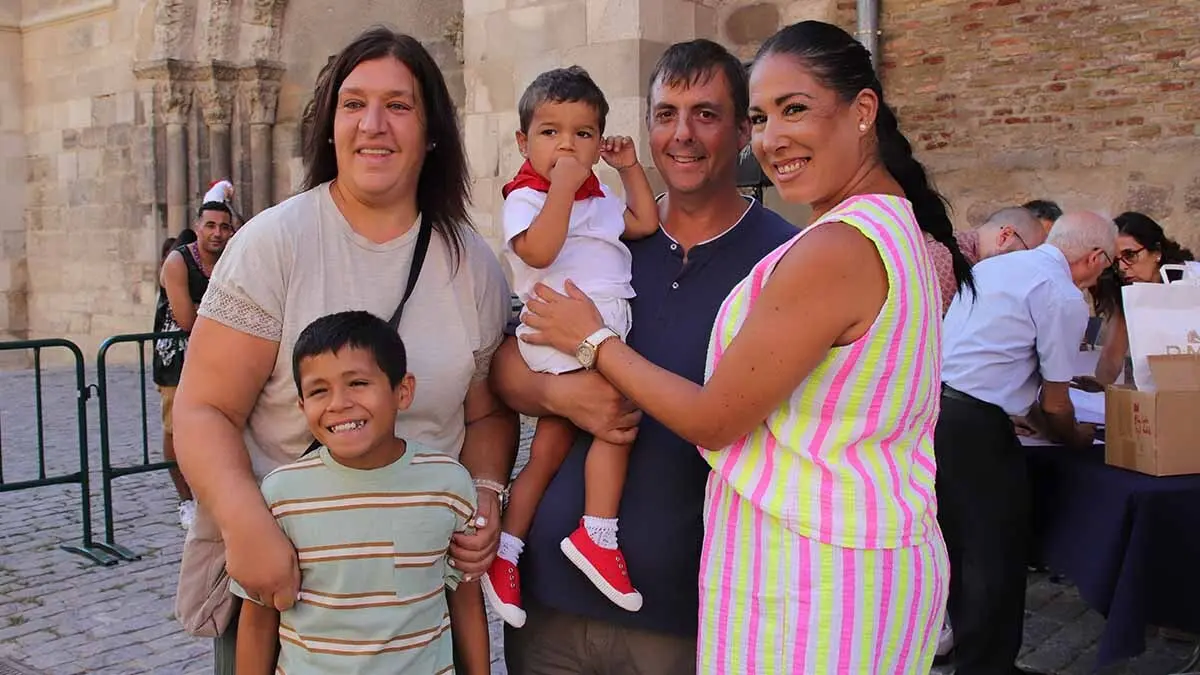 imposición del primer pañuelo de fiestas a los niños nacidos en 2024 (6)