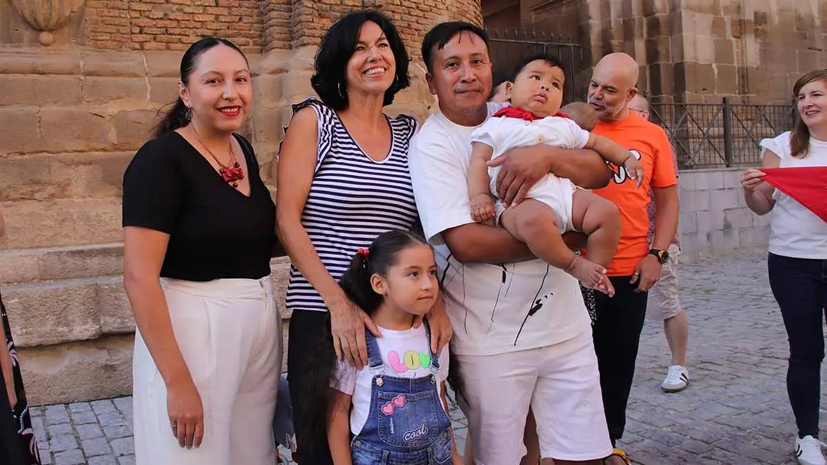 imposición del primer pañuelo de fiestas a los niños nacidos en 2024 (18)