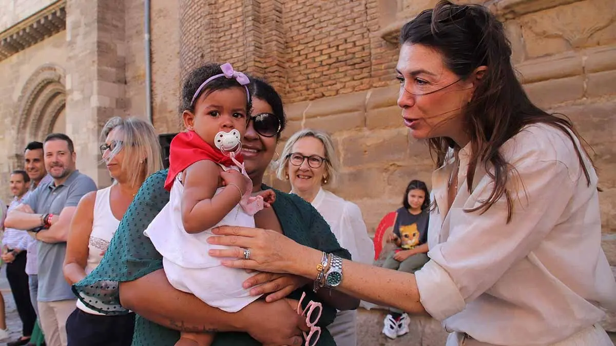 imposición del primer pañuelo de fiestas a los niños nacidos en 2024 (19)