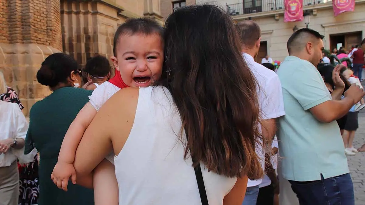 imposición del primer pañuelo de fiestas a los niños nacidos en 2024 (23)