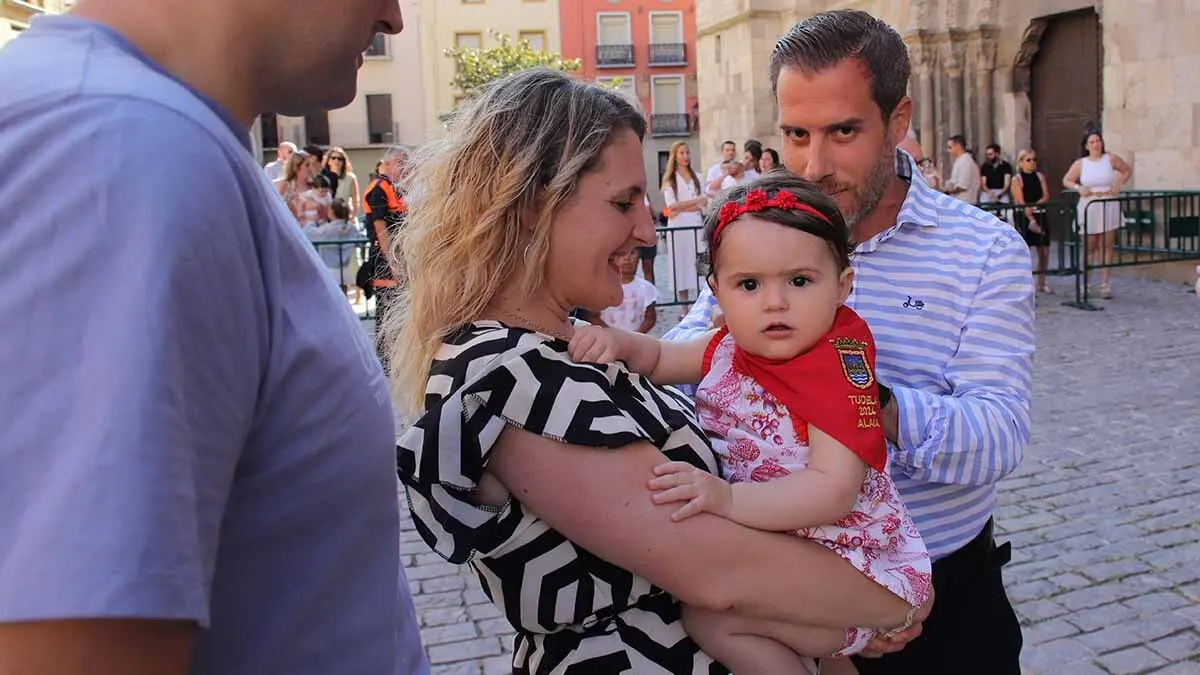 imposición del primer pañuelo de fiestas a los niños nacidos en 2024 (25)