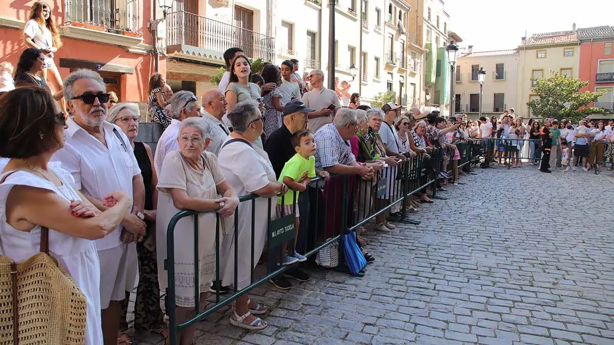 imposición del primer pañuelo de fiestas a los niños nacidos en 2024 (33)