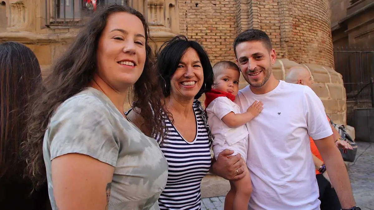 imposición del primer pañuelo de fiestas a los niños nacidos en 2024 (37)