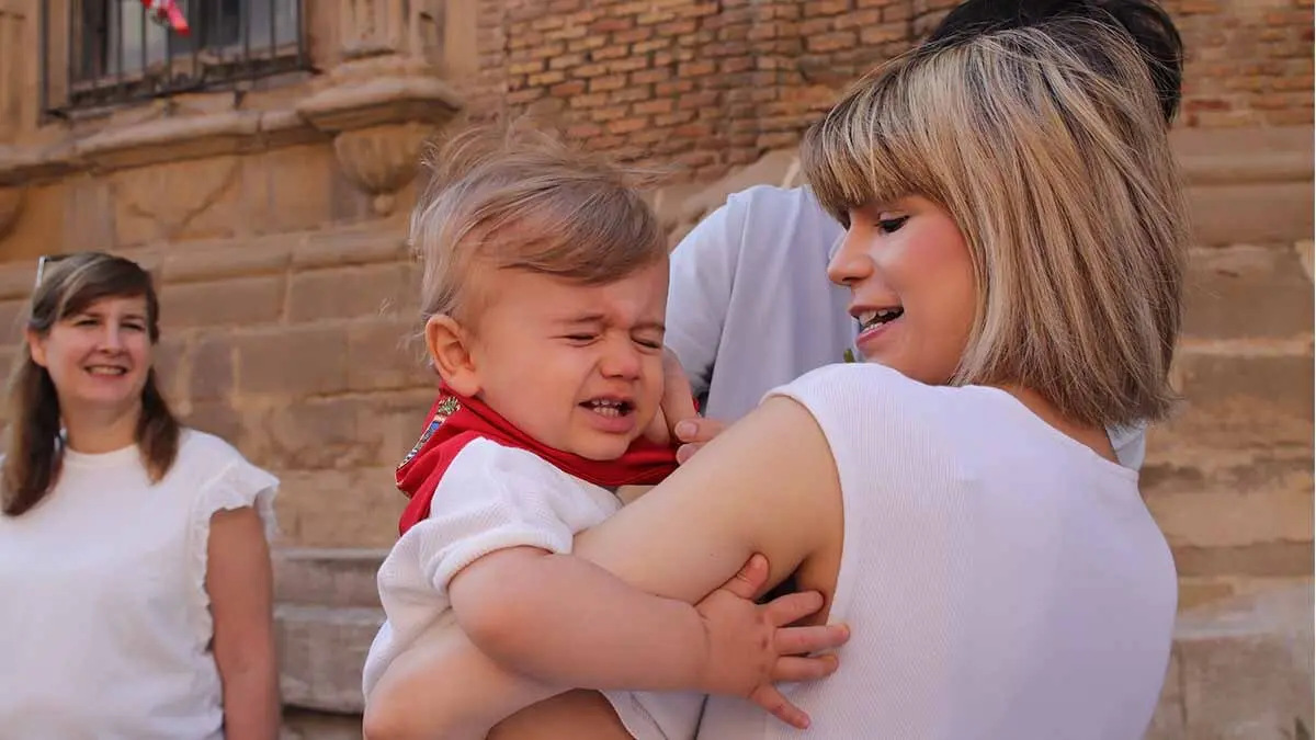 imposición del primer pañuelo de fiestas a los niños nacidos en 2024 (42)