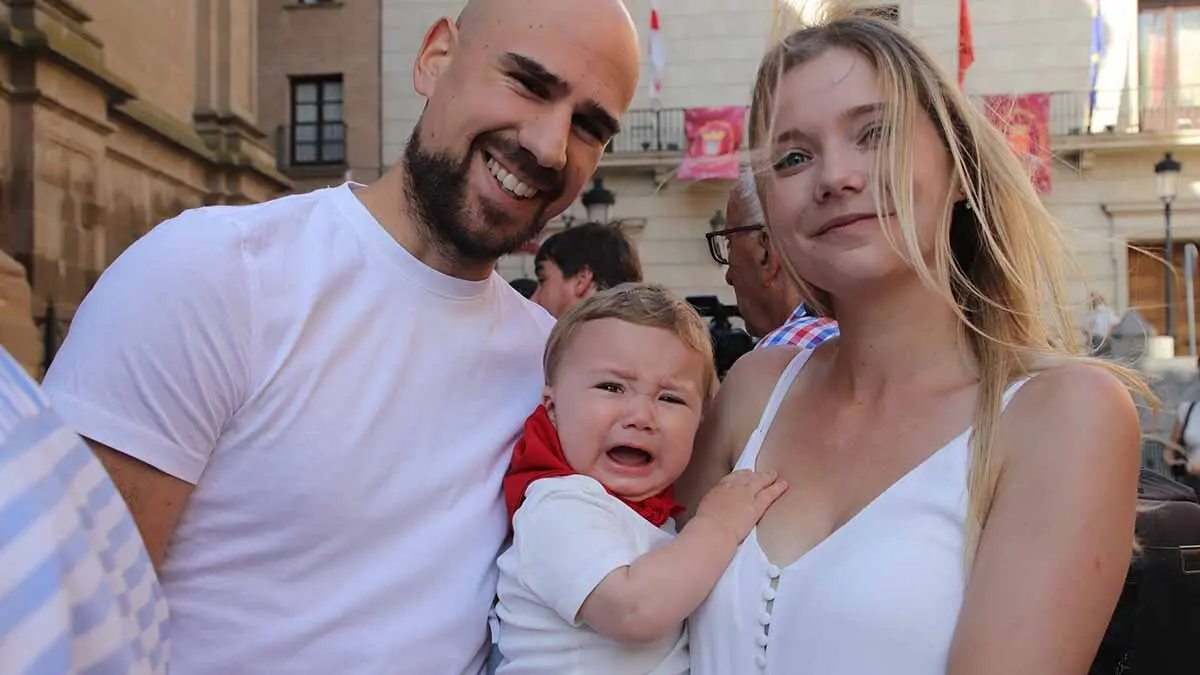 imposición del primer pañuelo de fiestas a los niños nacidos en 2024 (50)