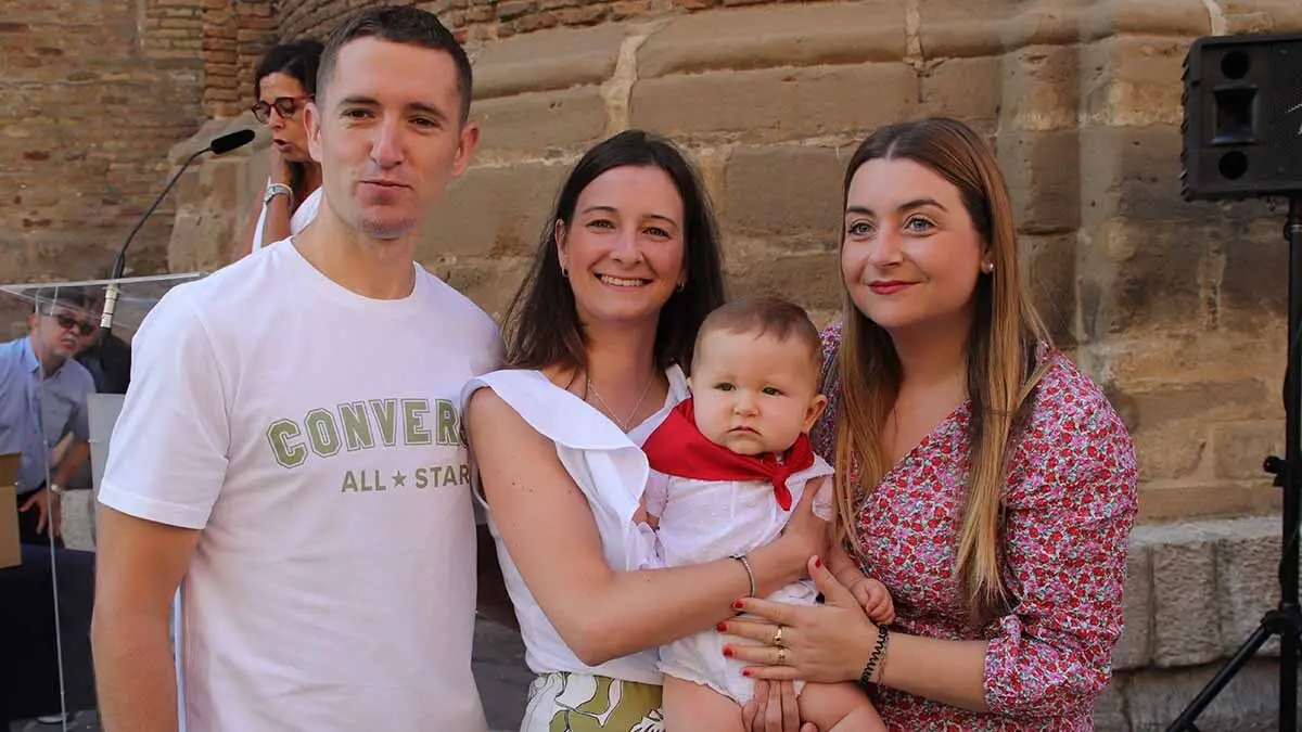 imposición del primer pañuelo de fiestas a los niños nacidos en 2024 (51)