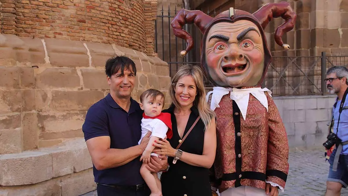 imposición del primer pañuelo de fiestas a los niños nacidos en 2024 (57)