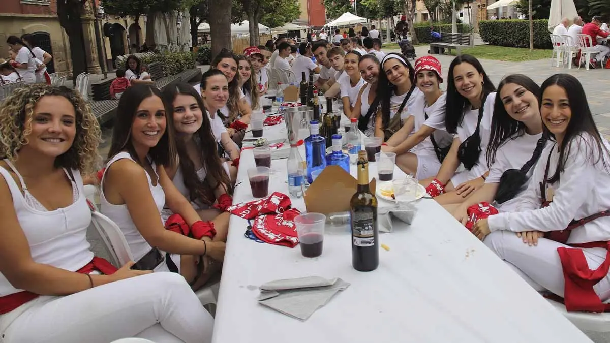 Fotos Almuerzos 24 julio 2025. Fiestas de Tudela (11)