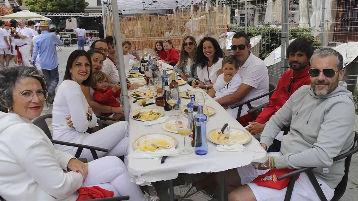 Fotos Almuerzos 24 julio 2025. Fiestas de Tudela (18)