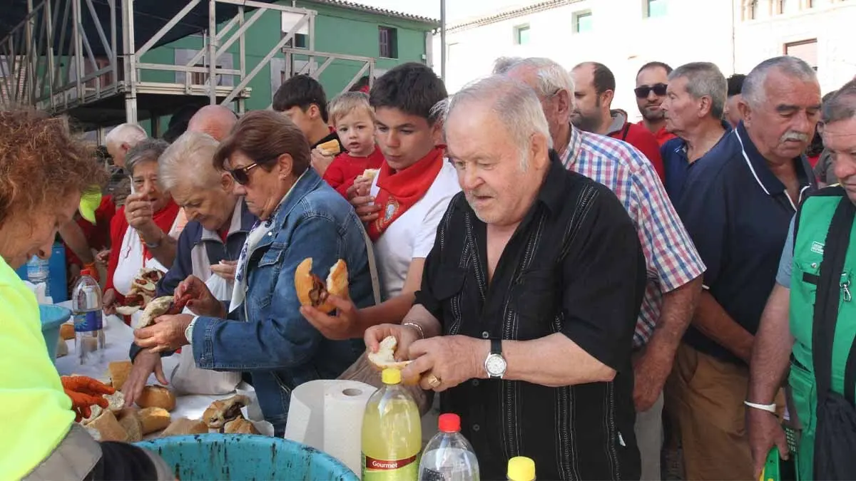 Fiestas de Santa Ana en Buñuel. 25 de julio 2025. Almuerzo (10)