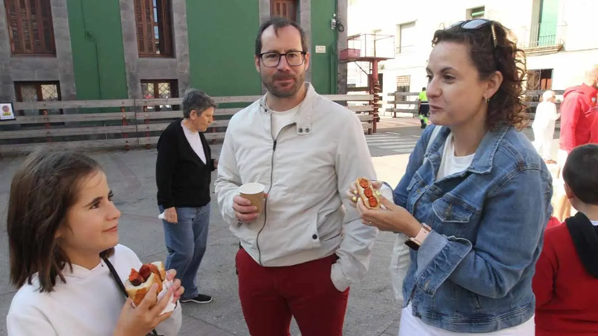 Fiestas de Santa Ana en Buñuel. 25 de julio 2025. Almuerzo (12)