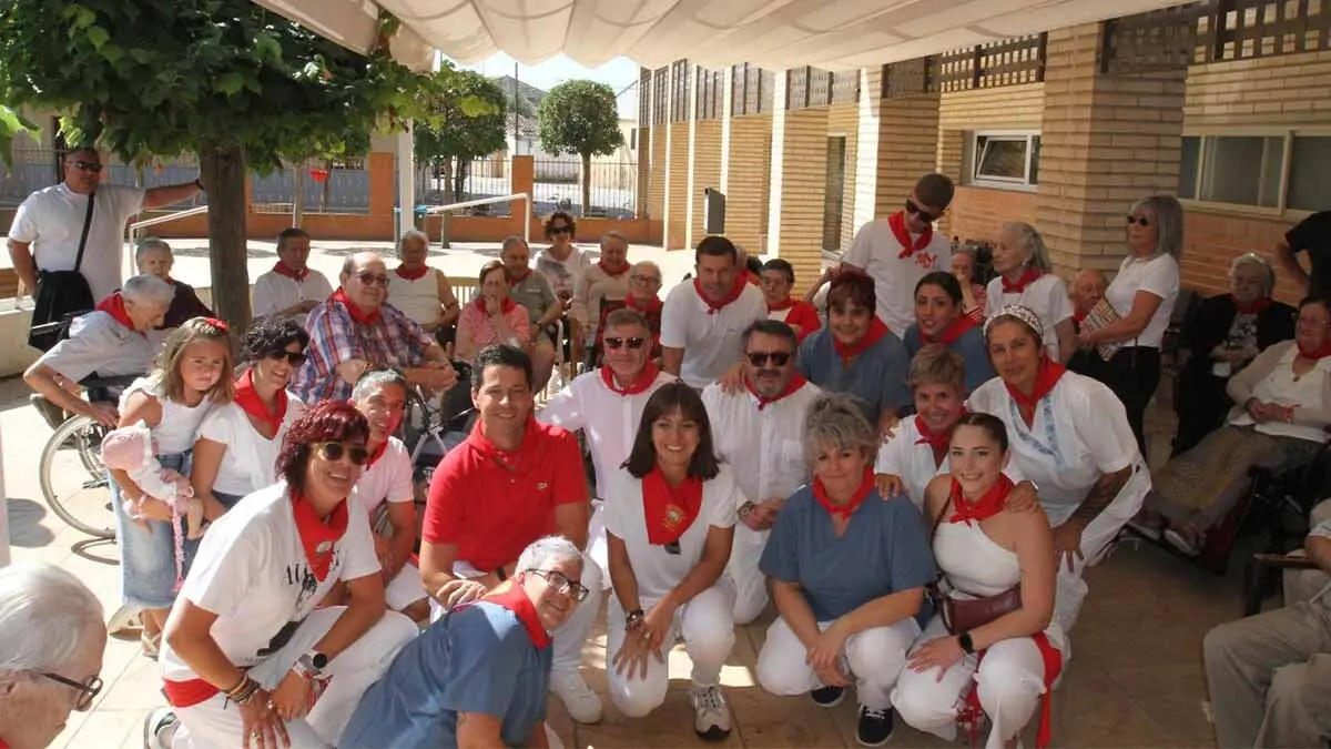 Fiestas de Santa Ana en Buñuel. 25 de julio 2025. Imposición de pañuelicos (3)