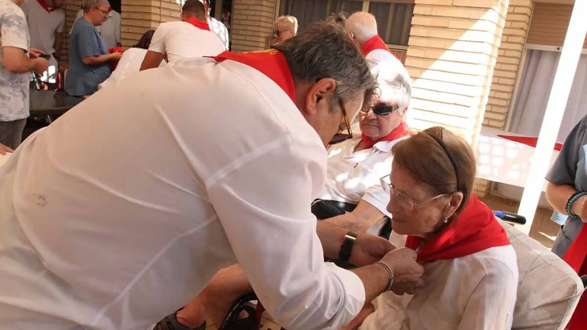 Fiestas de Santa Ana en Buñuel. 25 de julio 2025. Imposición de pañuelicos (4)