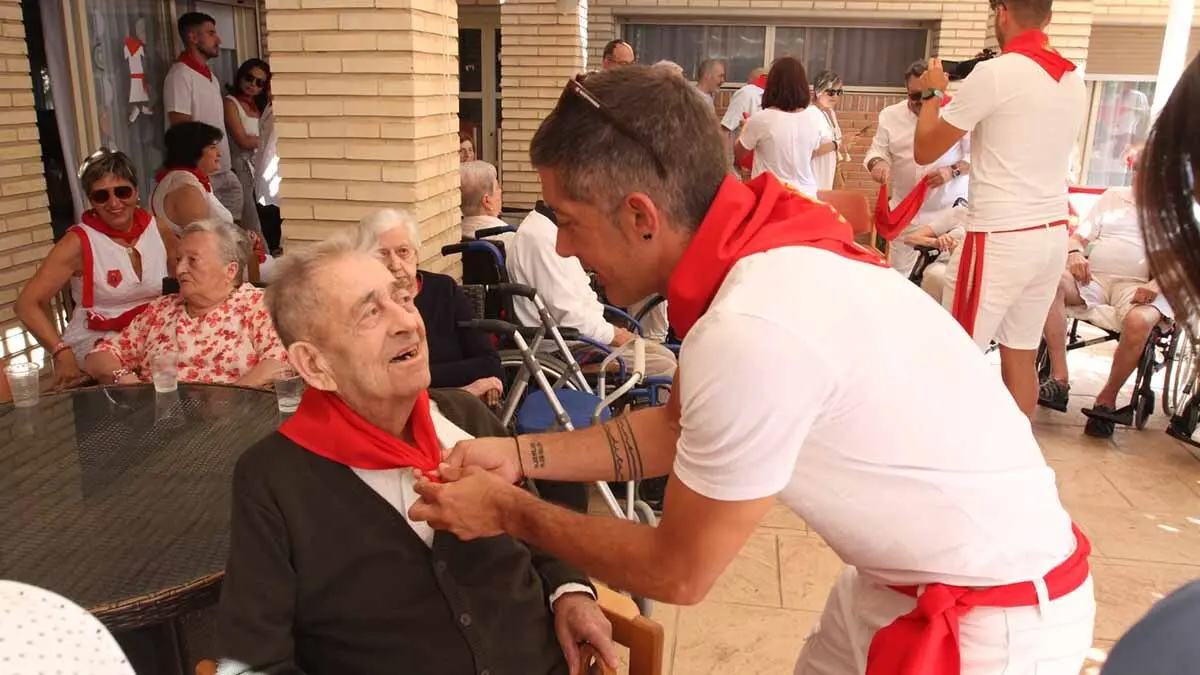 Fiestas de Santa Ana en Buñuel. 25 de julio 2025. Imposición de pañuelicos (6)