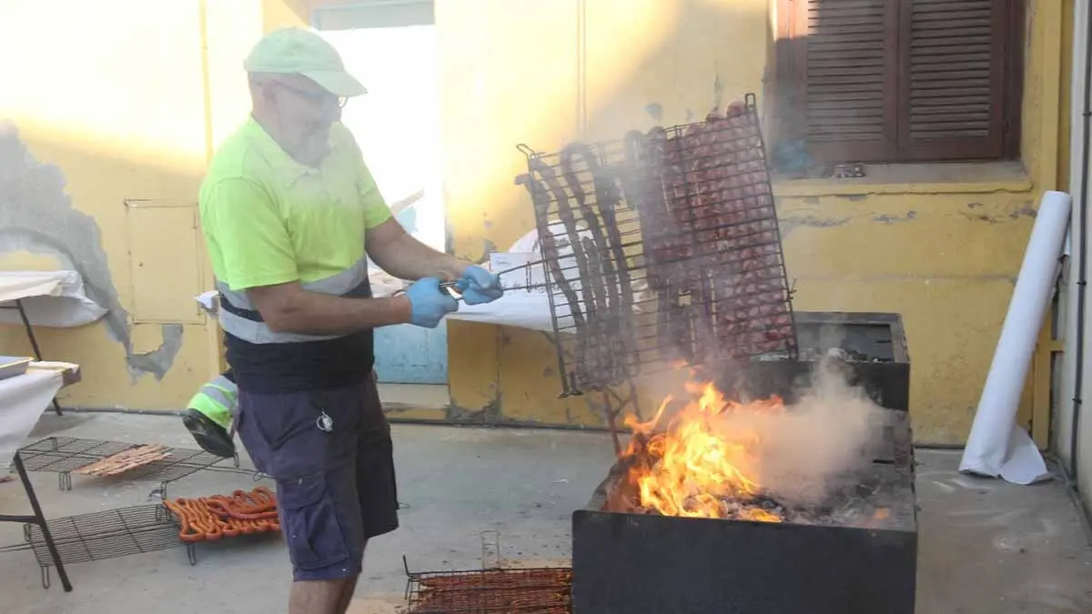 Almuerzo, vacas y toricos simulados en las Juventudes de Cortes 2025 (58)