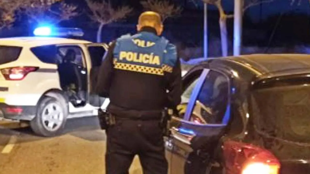 Policía Local de Tudela detiene a un vehículo por una infracción. Foto de Archivo