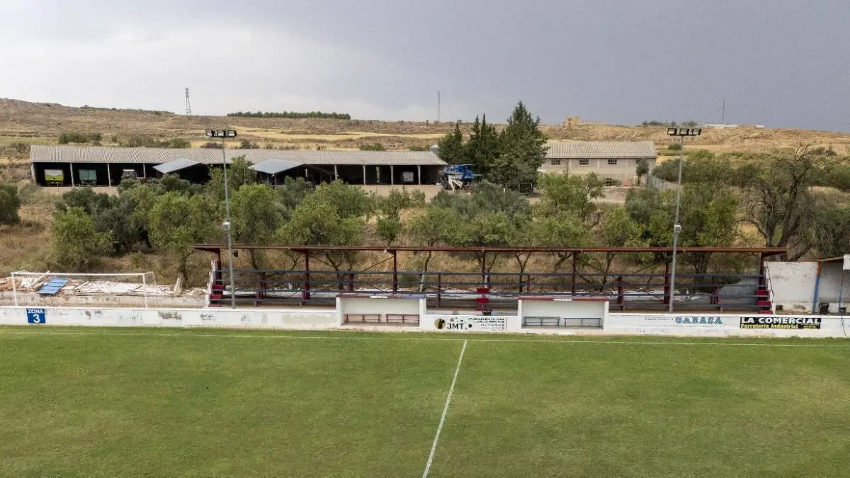 derrumbe de parte del muro de campo de fútbol de Fitero