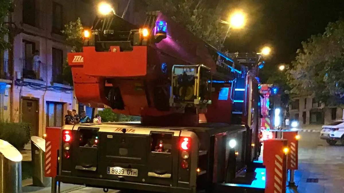 camión de bomberos en la calle herrerías en tudela
