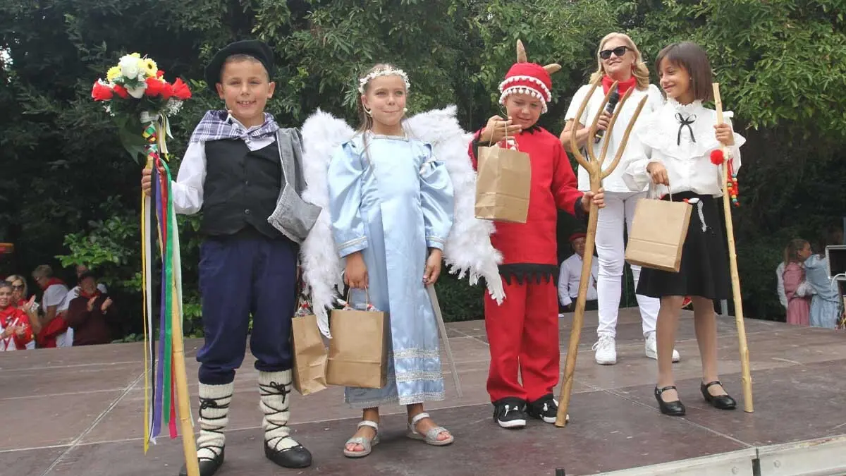 Fotos Día del paloteado chiqui y del niño. Fiestas de Cortes 2025 (1)