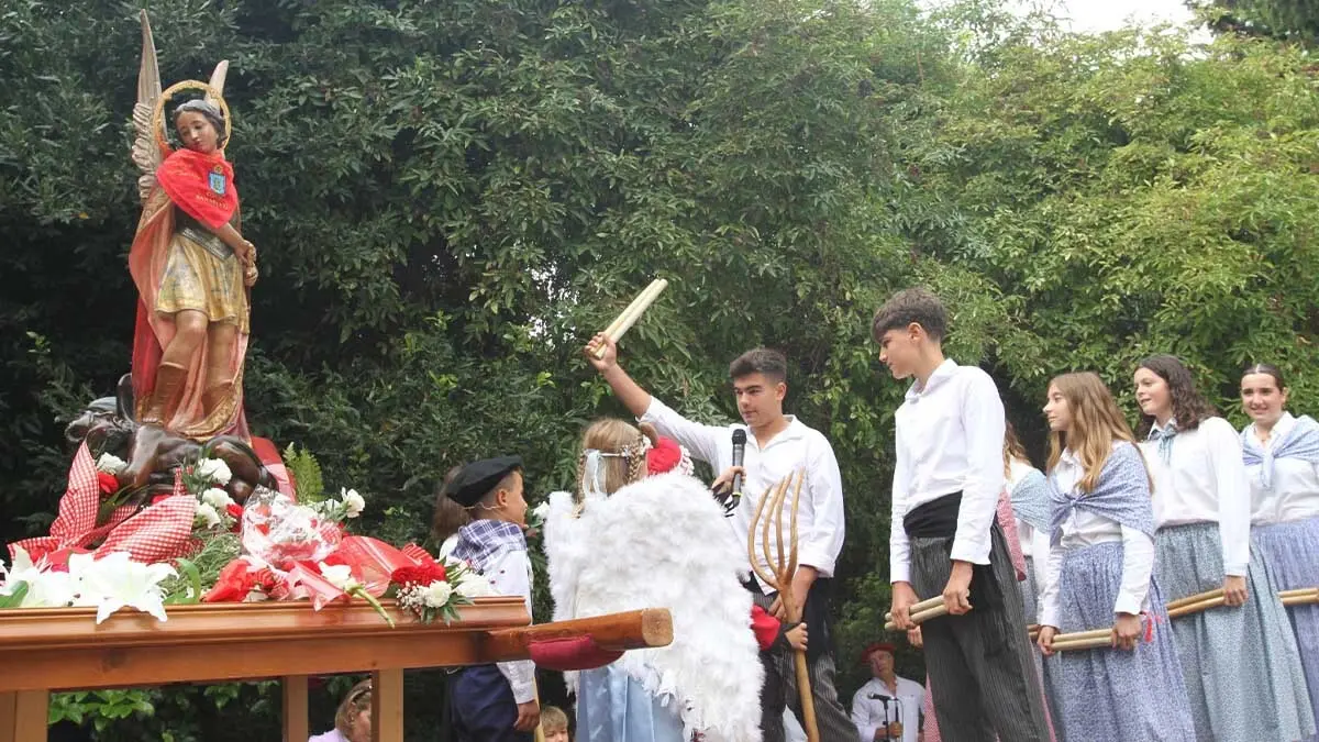 Fotos Día del paloteado chiqui y del niño. Fiestas de Cortes 2025 (3)