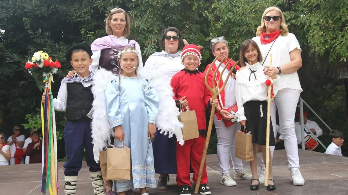 Fotos Día del paloteado chiqui y del niño. Fiestas de Cortes 2025 (2)