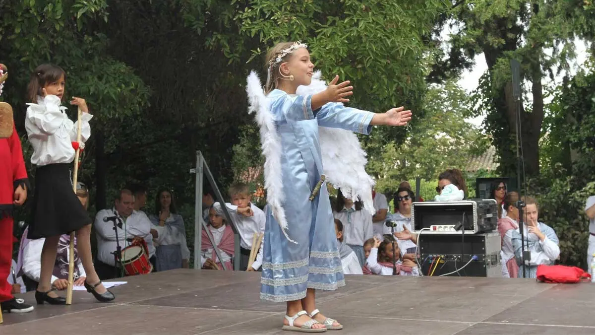 Fotos Día del paloteado chiqui y del niño. Fiestas de Cortes 2025 (7)