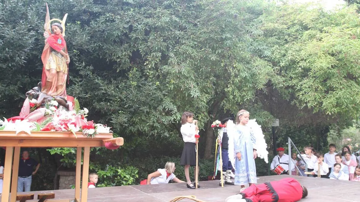 Fotos Día del paloteado chiqui y del niño. Fiestas de Cortes 2025 (9)