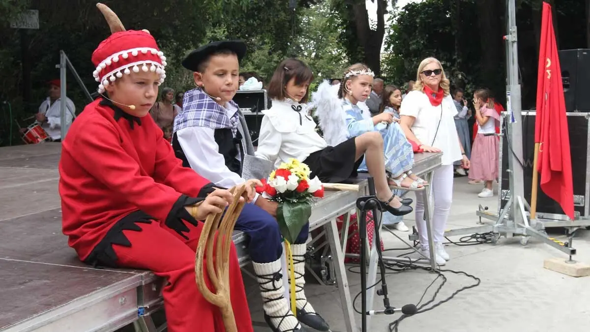 Fotos Día del paloteado chiqui y del niño. Fiestas de Cortes 2025 (10)