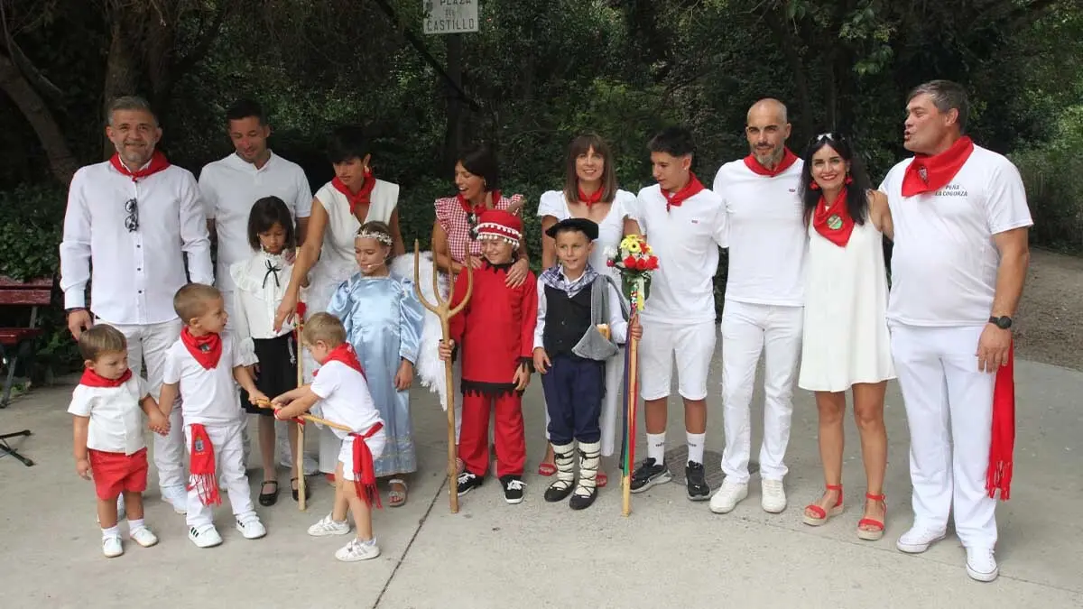 Fotos Día del paloteado chiqui y del niño. Fiestas de Cortes 2025 (11)
