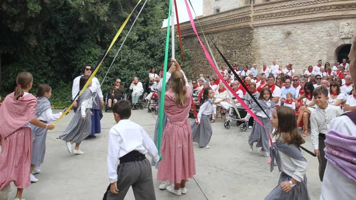 Fotos Día del paloteado chiqui y del niño. Fiestas de Cortes 2025 (16)