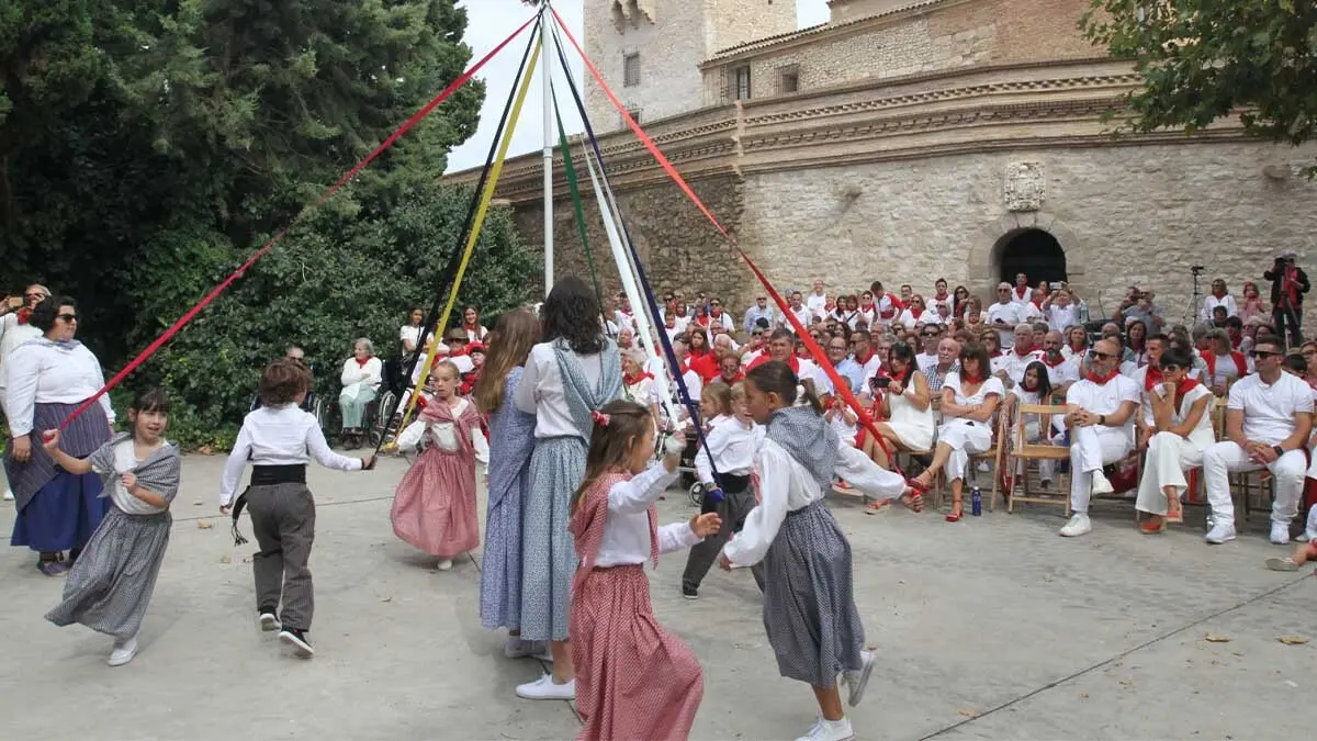 Fotos Día del paloteado chiqui y del niño. Fiestas de Cortes 2025 (17)