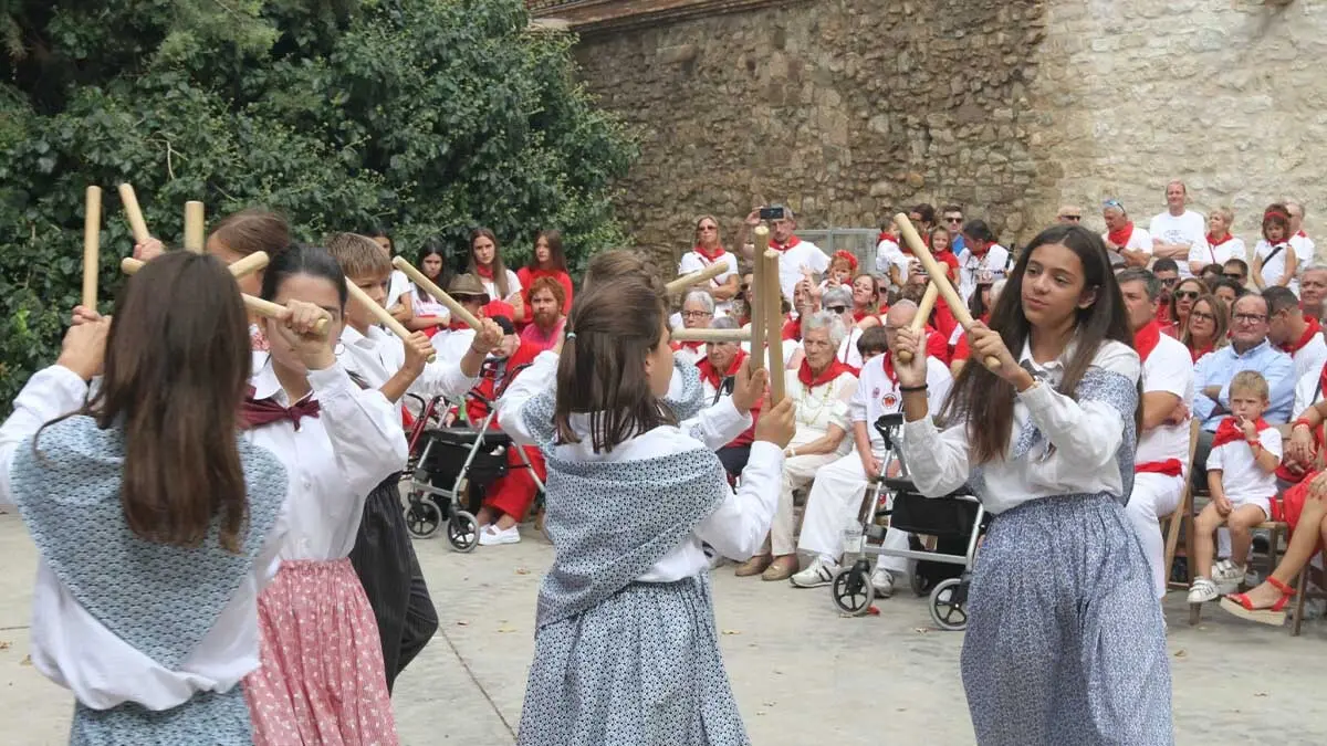 Fotos Día del paloteado chiqui y del niño. Fiestas de Cortes 2025 (15)
