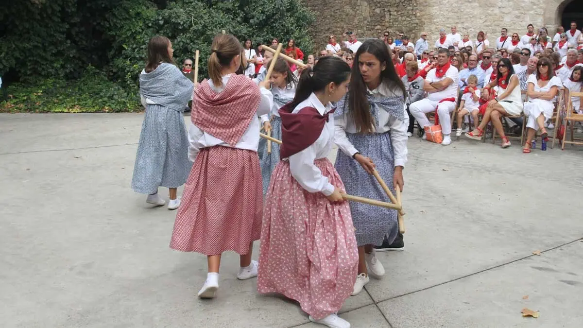 Fotos Día del paloteado chiqui y del niño. Fiestas de Cortes 2025 (18)