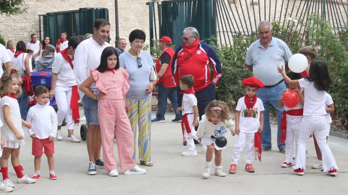 Fotos Día del paloteado chiqui y del niño. Fiestas de Cortes 2025 (20)