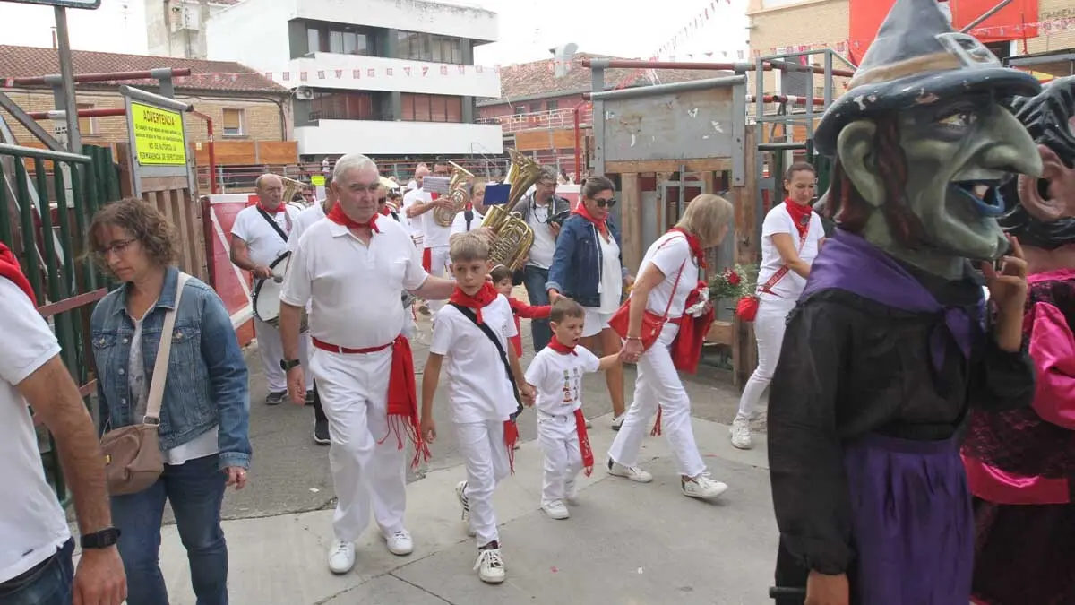 Fotos Día del paloteado chiqui y del niño. Fiestas de Cortes 2025 (43)