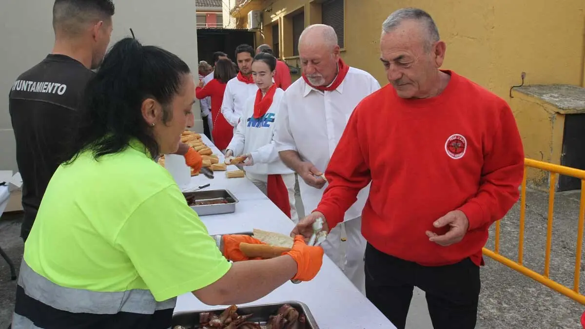 Fotos Día del paloteado chiqui y del niño. Fiestas de Cortes 2025 (60)