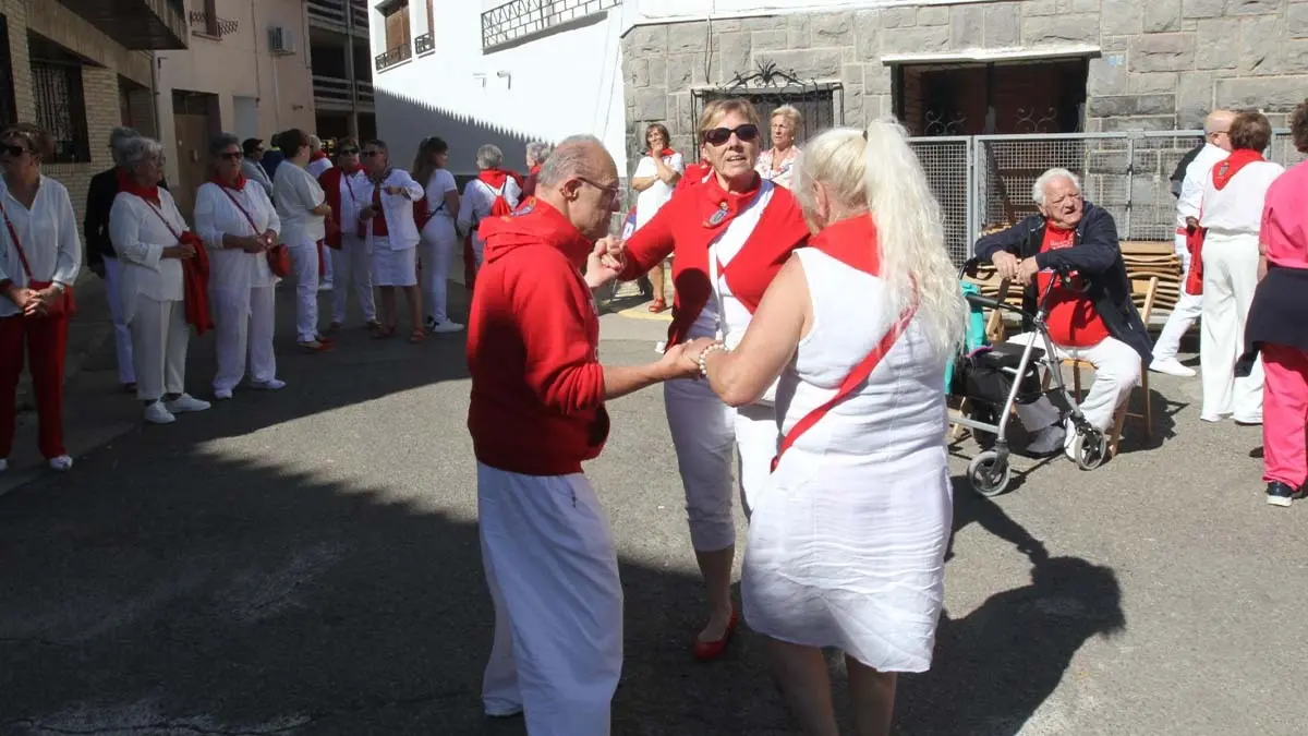 Fotos Día de los Abuelos. Fiestas de Cortes. 30-9-25 (22)
