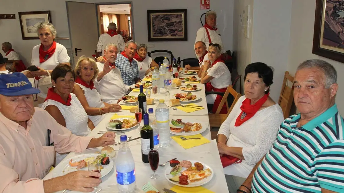 Fotos Día de los Abuelos. Fiestas de Cortes. 30-9-25 (30)