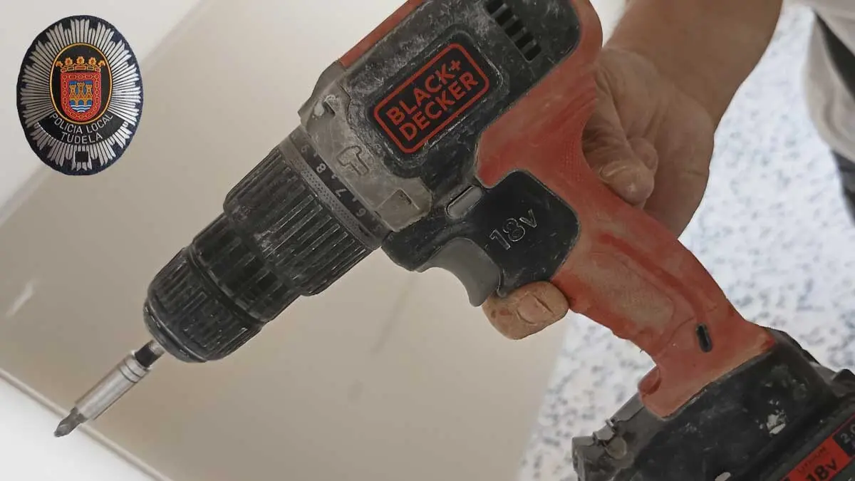 Graves amenazas con un taladro en una obra del barrio de Lourdes. Foto Policía Local
