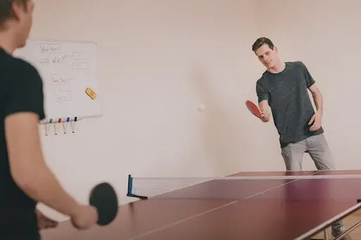  El tenis de mesa se convierte en la nueva tendencia del iGaming: cómo las plataformas globales están moldeando los hábitos de los apostadores en la región 