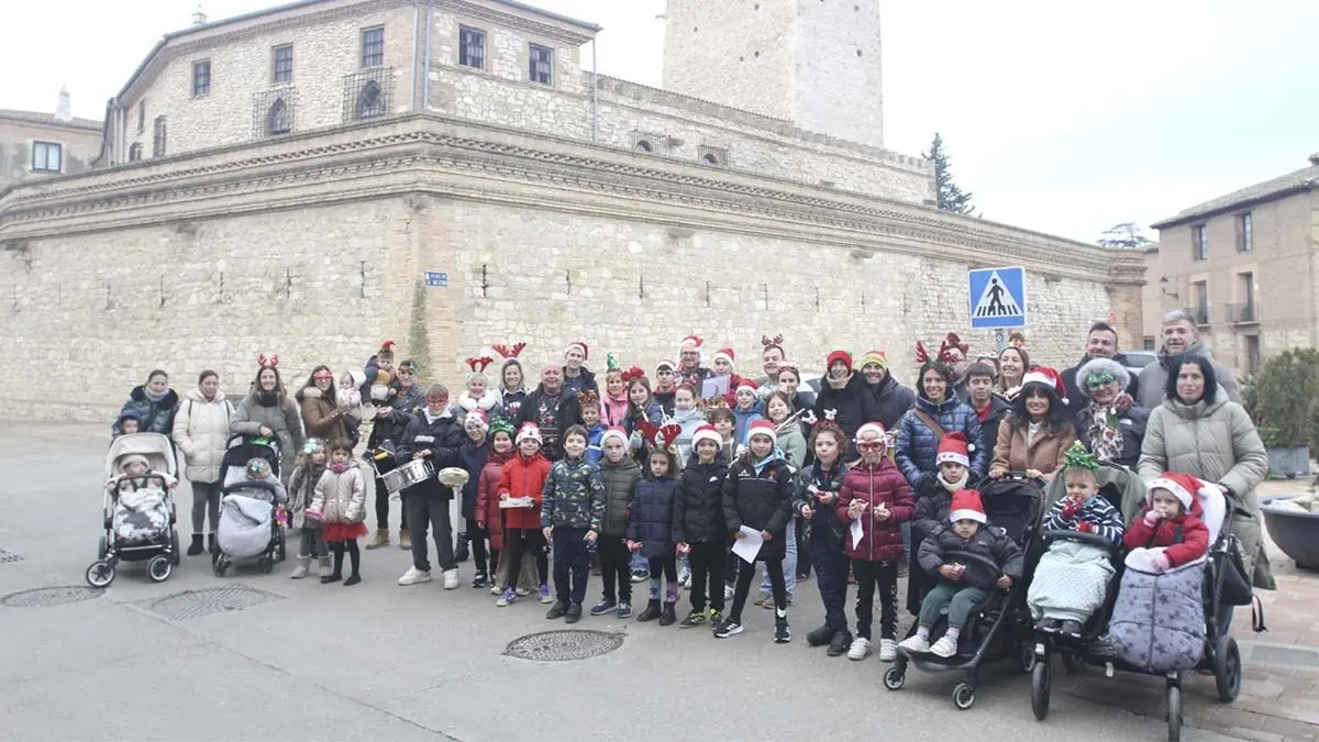 Pap&aacute; Noel y Olentzero en Cortes 2025 (5)